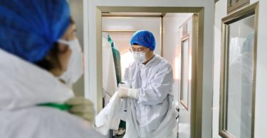 Κοροναϊός: Ασθενείς με συμπτώματα γρίπης θα εξετάζονται κ …